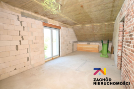 Dwa domy z ziemią rolną w Broniszowie